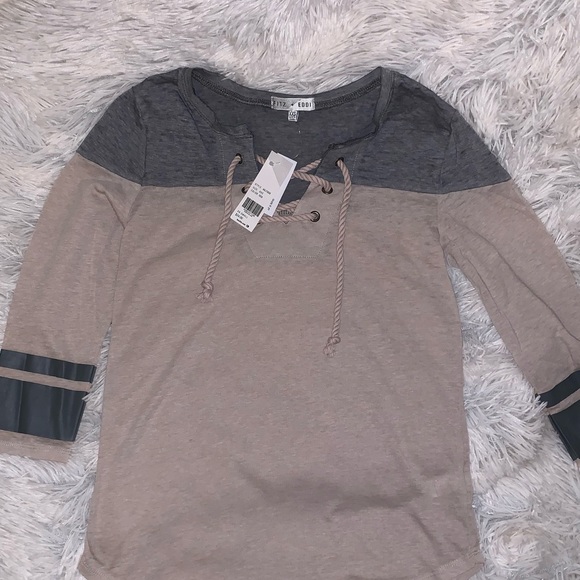 Crisscross Front Top - Picture 2 of 2